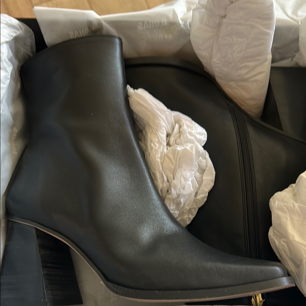 Alohas Elegant South Black Ankle Boots